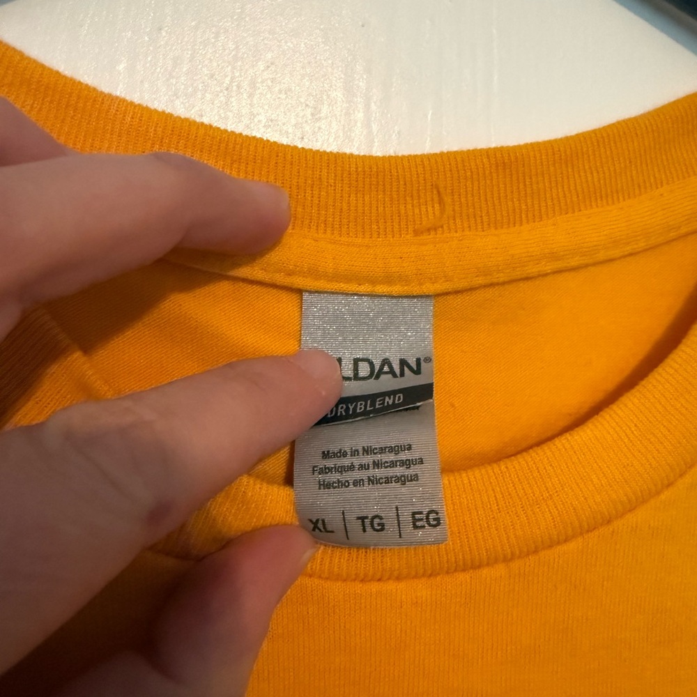 Unisex Gildan Yellow Short Sleeve Graphic Tee XL It's A Throat Punch Kinda Day - Picture 3 of 4